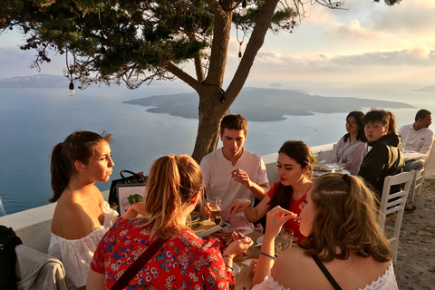 Santorini: recorrido a pie por comida y bebida local al atardecer