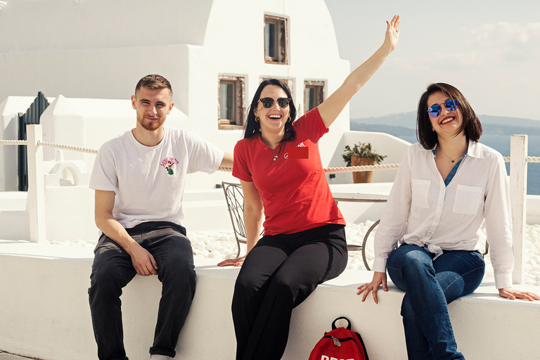 Santorini: Local Drink and Food Walking Tour at Sunset
