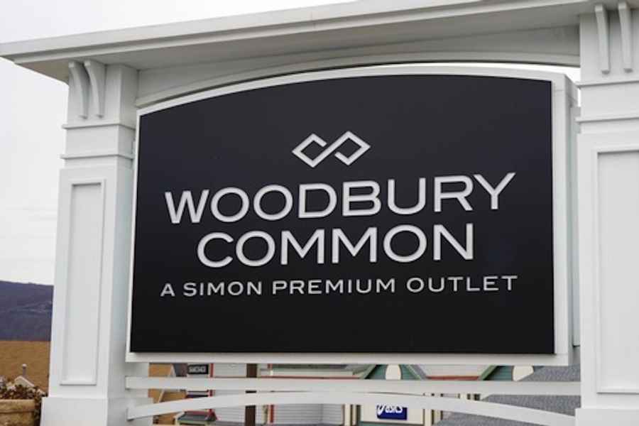 Ab NYC: Woodbury Common Premium Outlets Shopping-Tour