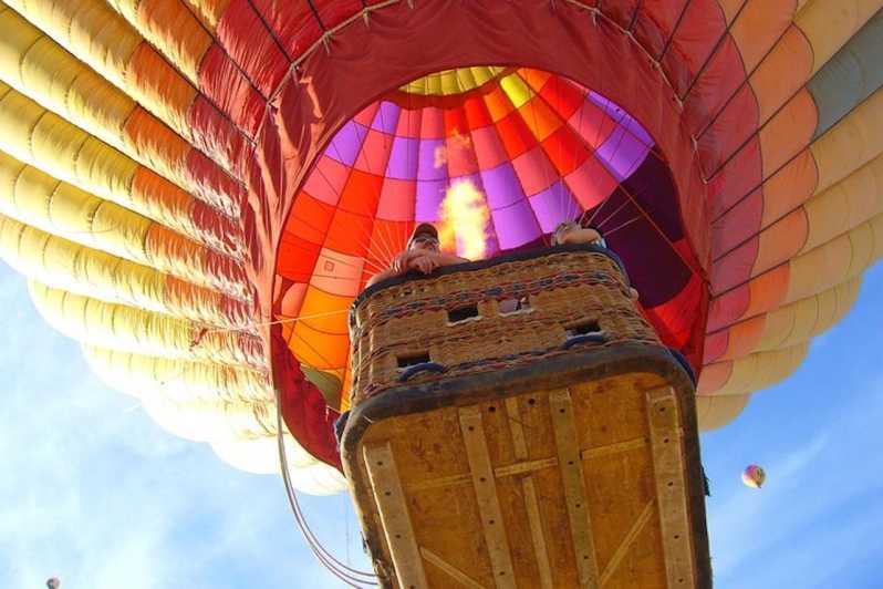 フェニックス：シャンパンとケータリング付きの熱気球に乗る