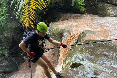 Abseilen vom Talliquihui-Wasserfall - Abstieg ins Abenteuer