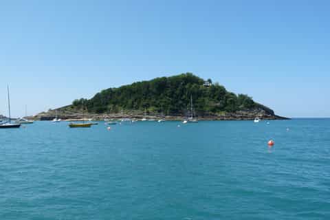 San Sebastian: Boat Tour with Stop at Santa Clara