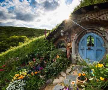From Auckland: Hobbiton Movie Set Full-Day Trip