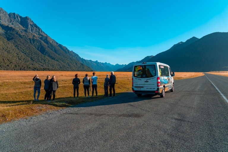 Queenstown: Small-Group Tour to Milford Sound with Cruise Full Tour including Cruise and Picnic Lunch
