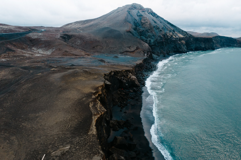 Reykjavík: Volcano Eruption Site Hike and Geothermal Tour Tour with Pickup from Selected Locations