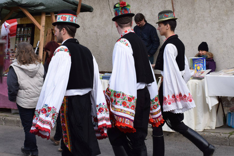 La tierra de Matyó: visita MezőkövesdTour de día completo a Matyóland y Zsóry Spa desde Budapest