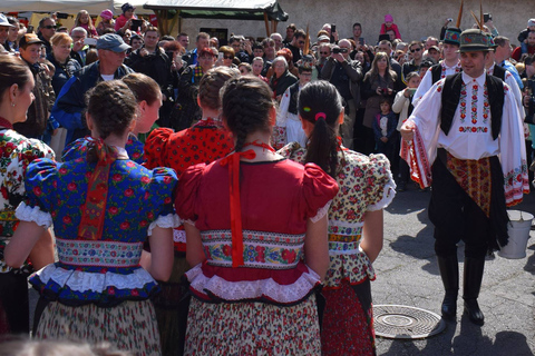 La tierra de Matyó: visita MezőkövesdTour de día completo a Matyóland y Zsóry Spa desde Budapest