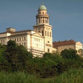 Дневной тур Győr, Lébény и Pannonhalma из Будапешта