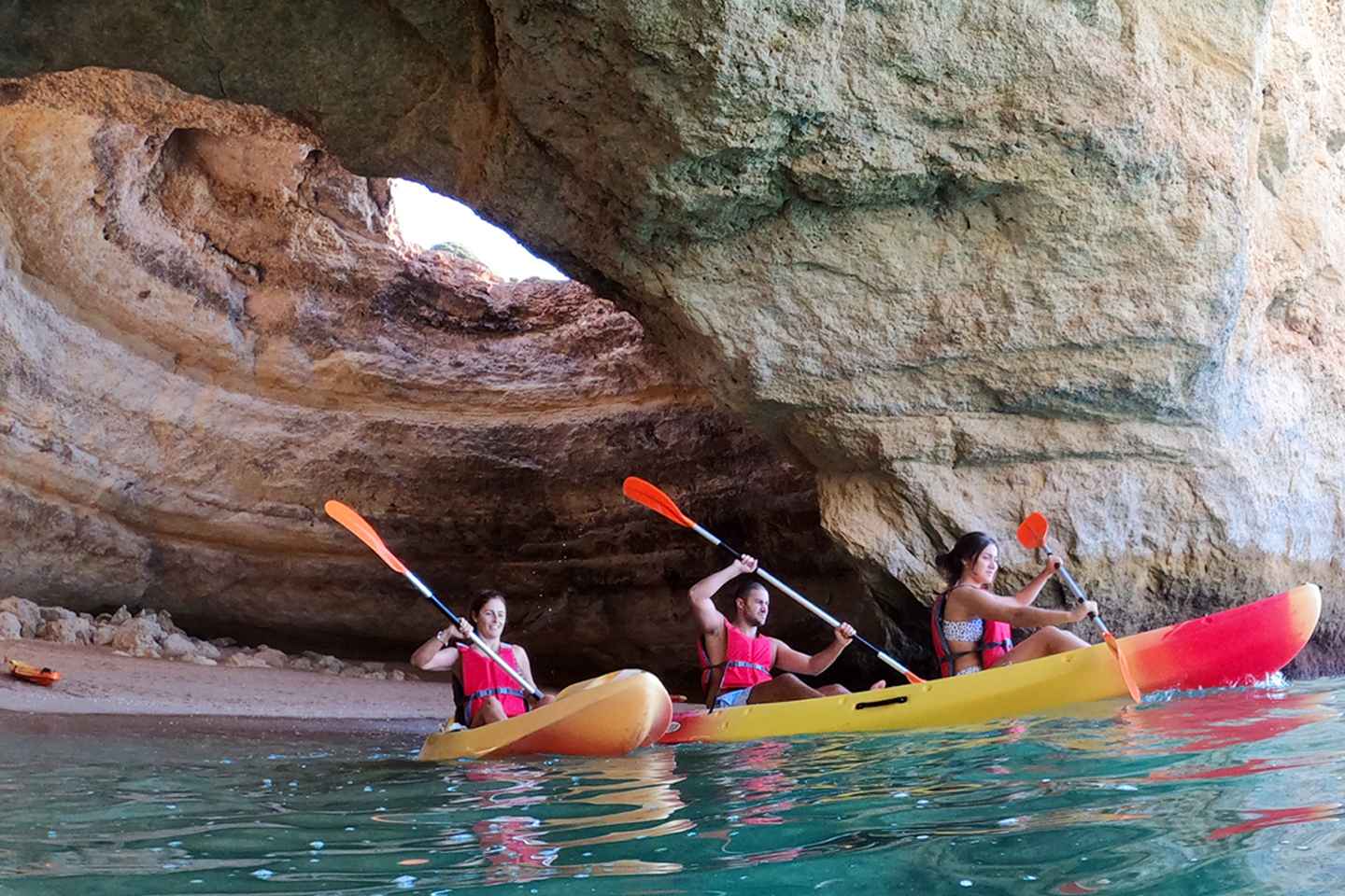 Aventure en kayak aux grottes de Benagil et plage Marinha
