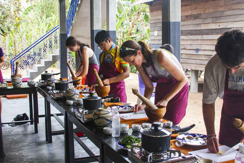 Caminhada pela vila e aula de culinária em Siem Reap