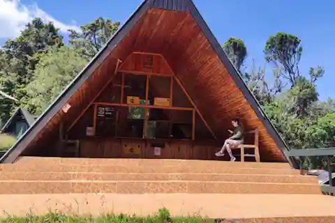 kilimanjaro: 5 dias de caminhada pela Rota Marangu até ao cume do Kilimanjaro
