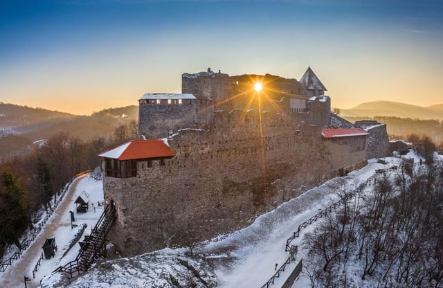 Budapest Winter Combo: Hike to Visegrád Castle and Sauna