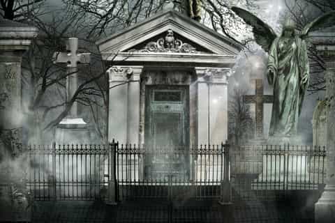 New Orleans: 2-Hour Haunted Cemetery and City Tour at Night