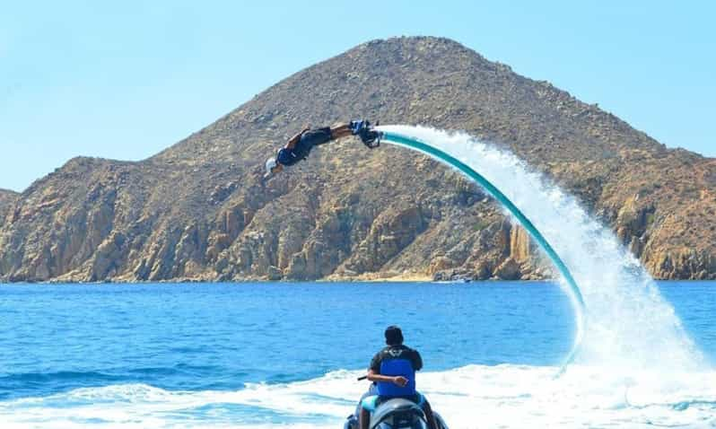 Two people fly boarding in Cabo San Lucas