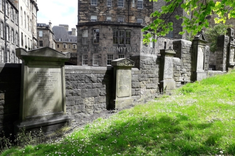 Edinburgh: Greyfriars Kirkyard Tour Edinburgh: Greyfriars Cemetery Tour