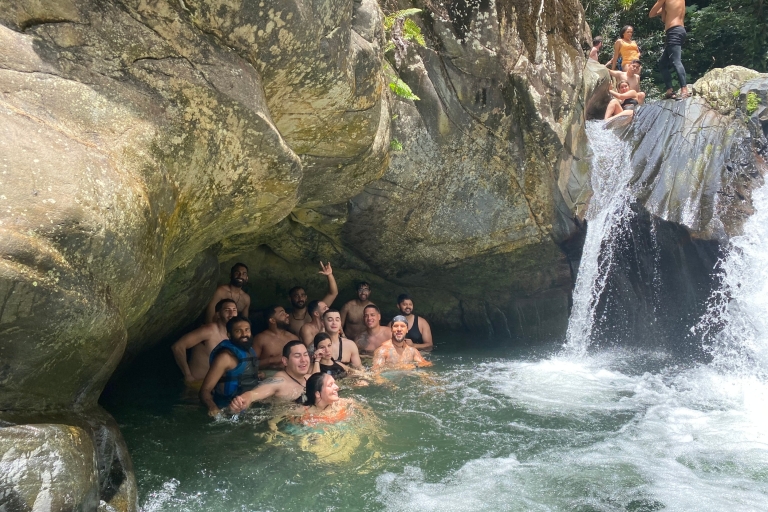 Bosque pluvial El Yunque: senderismo y tobogán acuáticoEl Yunque: tour de medio día a las cascadas y senderismo