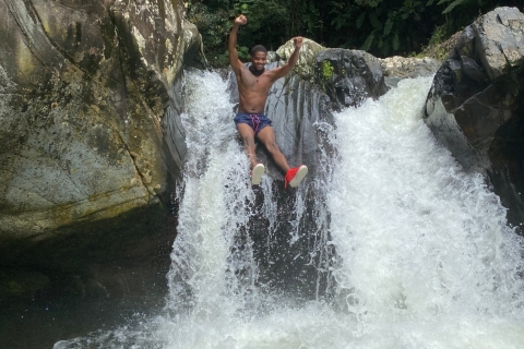 Regenwald El Yunque: Wander- und Wasserrutschen-AbenteuerRegenwald El Yunque: Halbtägige Tour und Wanderung zu den Wasserfällen