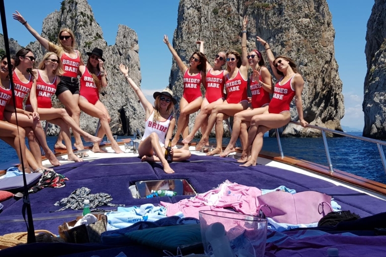 Desde Sorrento: tour en barco semiprivado por Capri y visita a la gruta