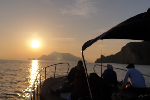 Prive zonsondergang in Capri vanuit Sorrento