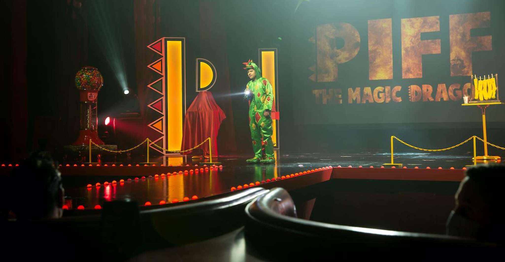 Las Vegas, Piff the Magic Dragon Show im Flamingo - Hizvo