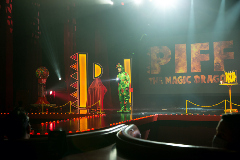 Las Vegas : Spectacle de Piff le dragon magique au FlamingoPiff the Magic Dragon 2024 RDMA2 P1 Prix en cours d&#039;actualisation