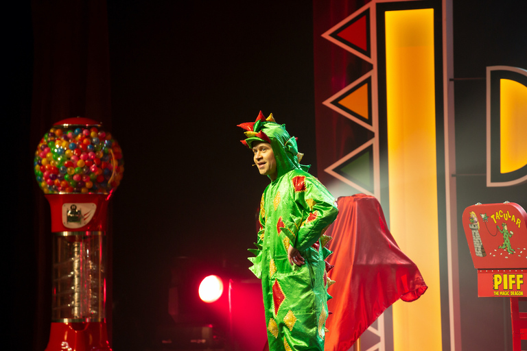 Las Vegas : Spectacle de Piff le dragon magique au FlamingoPiff the Magic Dragon 2024 RDMA2 P1 Prix en cours d&#039;actualisation