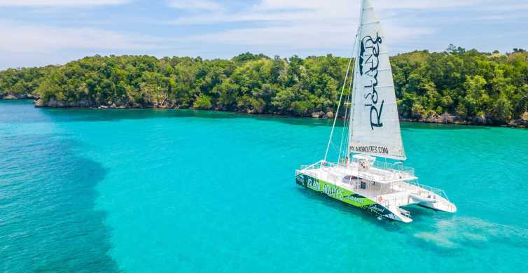 Ocho Rios: Dunn's River Catamaran Cruise with Snorkeling