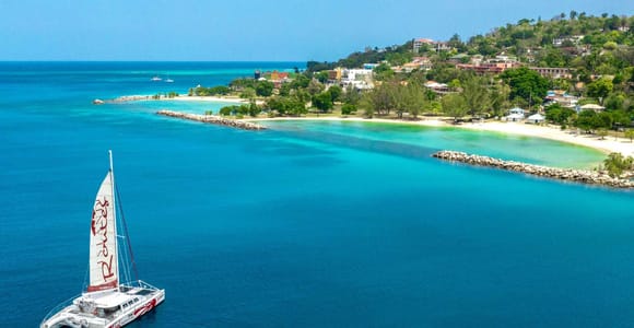 Montego Bay: Reggae Catamaran 18+ Cruise with Open Bar