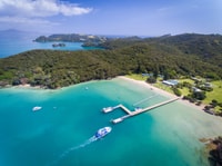 Paihia/Russell, Loch im Felsen und Bucht der Inseln Kreuzfahrt - Hizvo