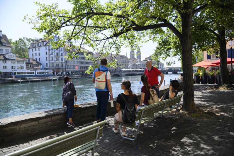 Zurigo: Highlights Tour a piedi con una guida locale