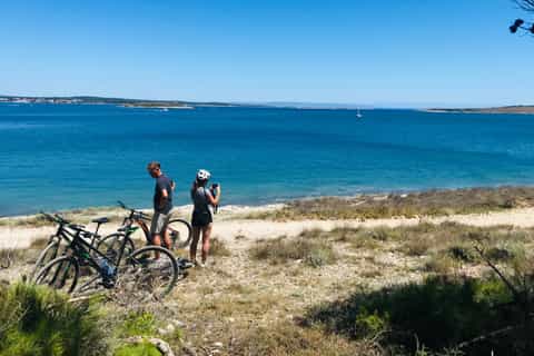 Cape Kamenjak: Half–Day Wine Tasting & Bike Tour