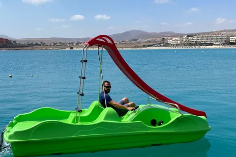 Caleta de Fuste: Pedalo with slide rental
