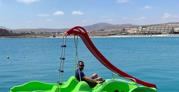 Caleta de Fuste: Pedalo with slide rental