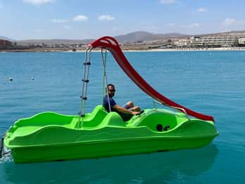 Caleta de Fuste: Pedalo with slide rental