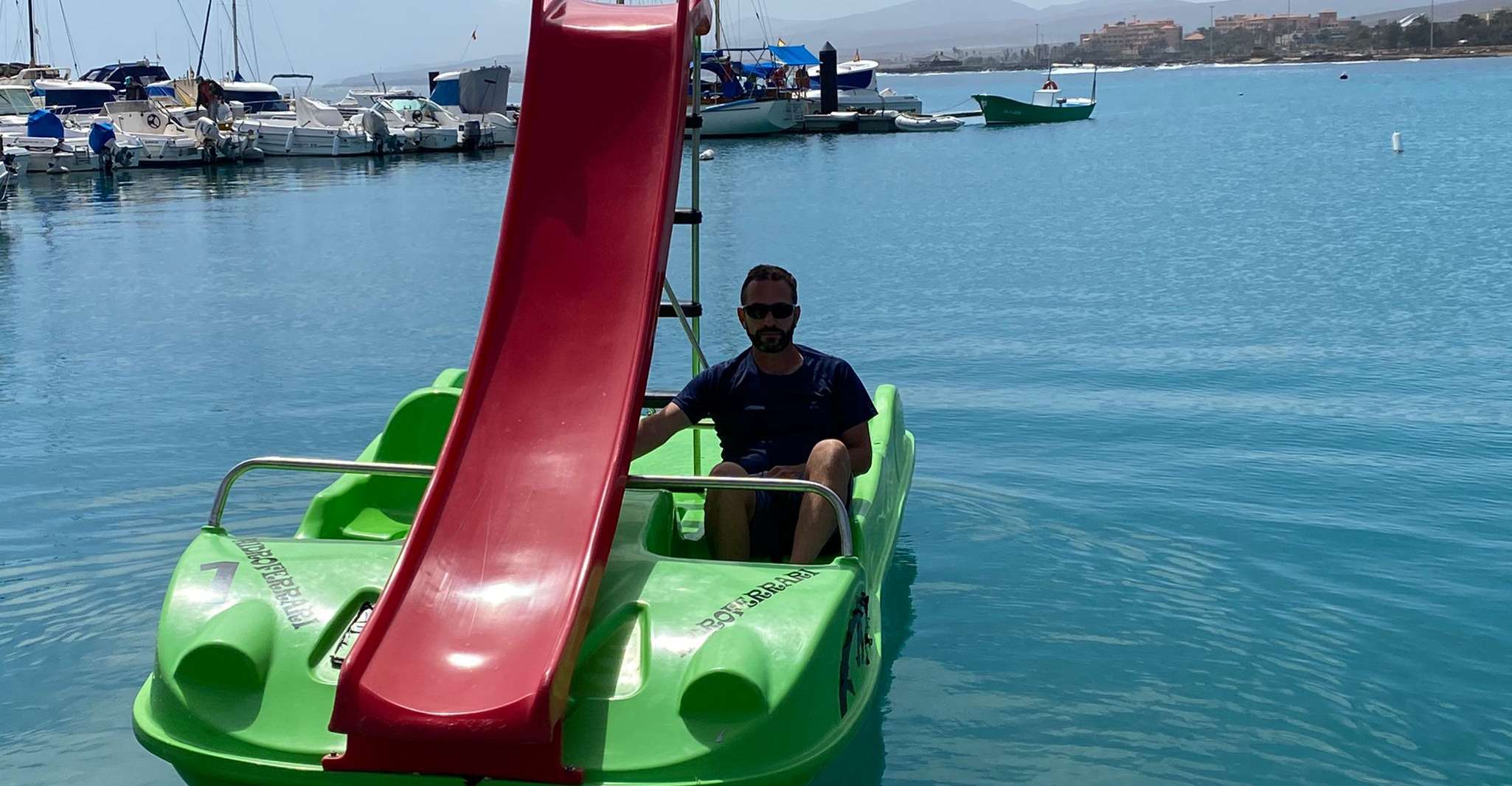 Caleta de Fuste, Pedalo with slide rental - Housity