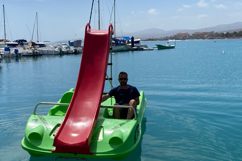 Caleta de Fuste: Alquiler de pedalós con tobogán30 minutos Alquiler de pedalós