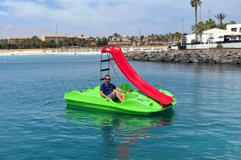 Caleta de Fuste: Pedalo med rutschkana hyra30 minuter Pedalo Rental