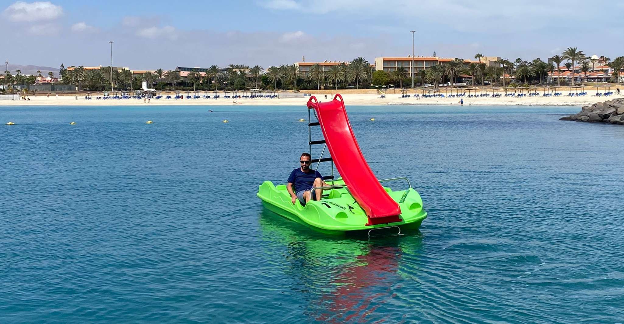 Caleta de Fuste, Pedalo with slide rental - Housity