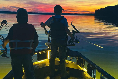 Bolgoda: Nighttime Bowfishing Boat Tour with Equipment