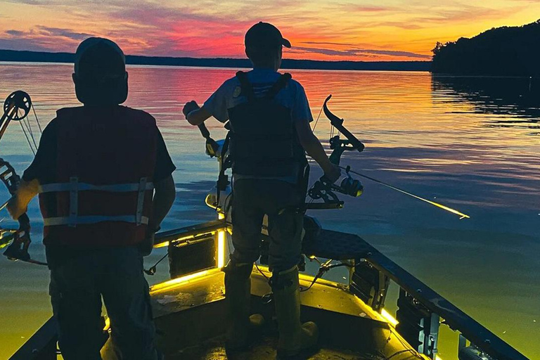 Bolgoda: Nighttime Bowfishing Boat Tour with Equipment