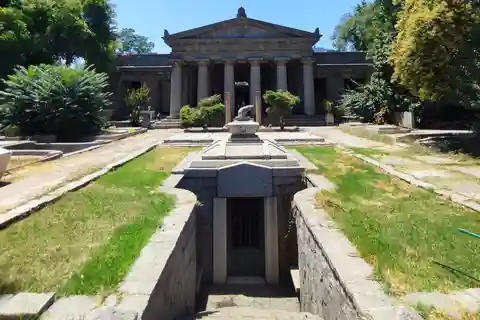 Santiago do Chile: Cemitério Geral com um guia especializado em história local