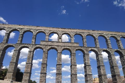 Segovia: tour guidato a piedi con ingresso all'Alcázar