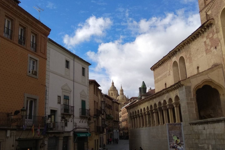 Segovia: tour guiado a pie con entrada al AlcázarSegovia: visita guiada a pie con entrada al Alcázar