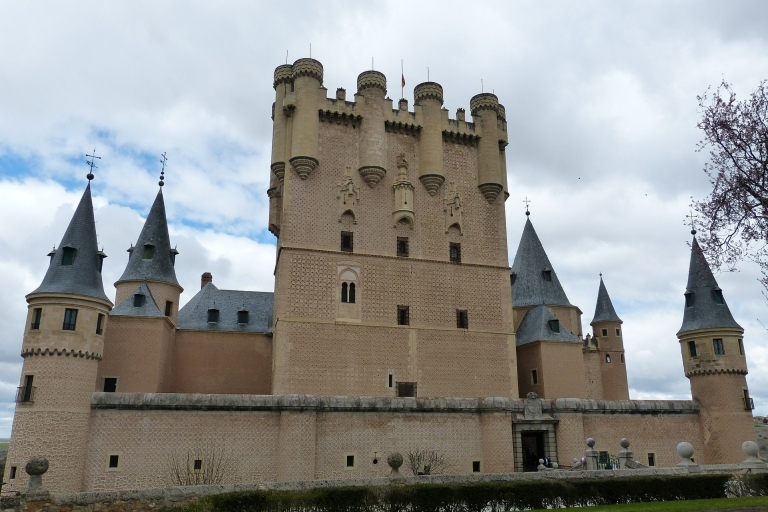 Segovia: Guided Walking Tour with Alcázar Entry