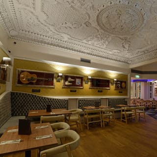 Порту: Hard Rock Cafe без очереди с комплексным меню
