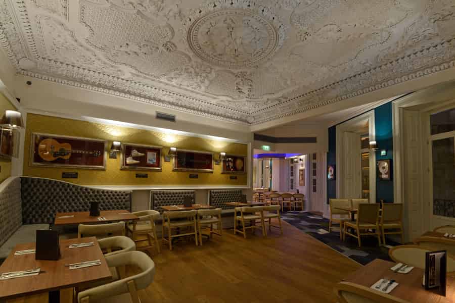 Porto: Hard Rock Cafe ohne Anstehen mit Festmenü. Foto: GetYourGuide Porto: Hard Rock Cafe ohne Anstehen mit Festmenü. Foto: GetYourGuide