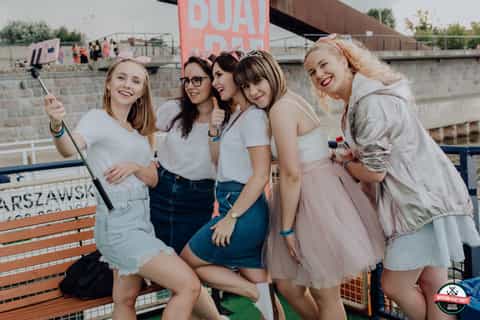 Warschau: Bootfeest met onbeperkte drankjes & VIP Club-entree