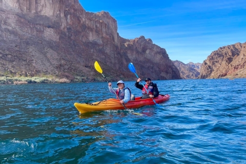 Desde Las Vegas: recorrido en kayak por el cañón negro del río ColoradoLas Vegas: tour guiado en kayak por la cueva Esmeralda (medio día)