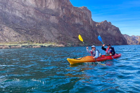 Desde Las Vegas: recorrido en kayak por el cañón negro del río ColoradoLas Vegas: tour guiado en kayak por la cueva Esmeralda (medio día)