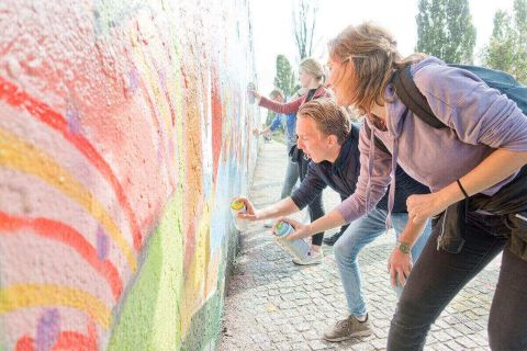 Berlino: Workshop sui graffiti al Muro di Berlino